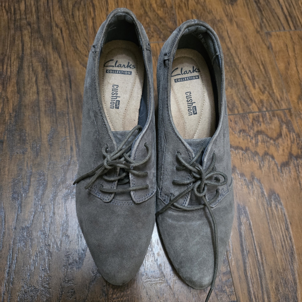 Clarks Women's Gray Suede Ankle Boots